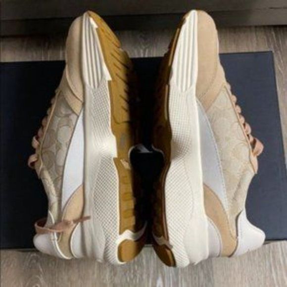 Coach Signature Tech Running Shoes Size 7.5B NWB - Picture 4 of 5